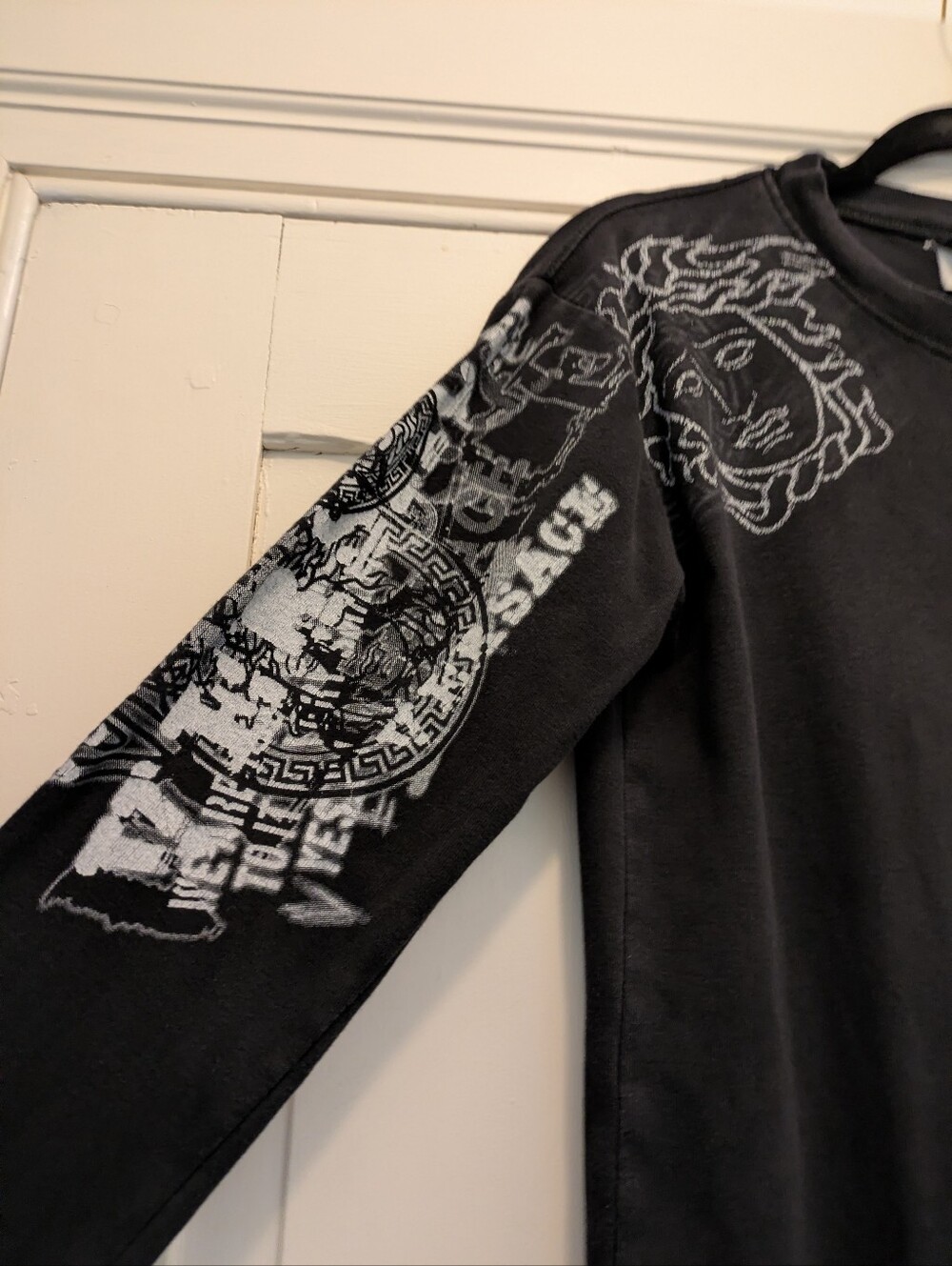 Versace 109% Long Sleeve T Shirt w/ Graphic Art Design On Shoulder & Arm-M/L - Picture 2 of 5